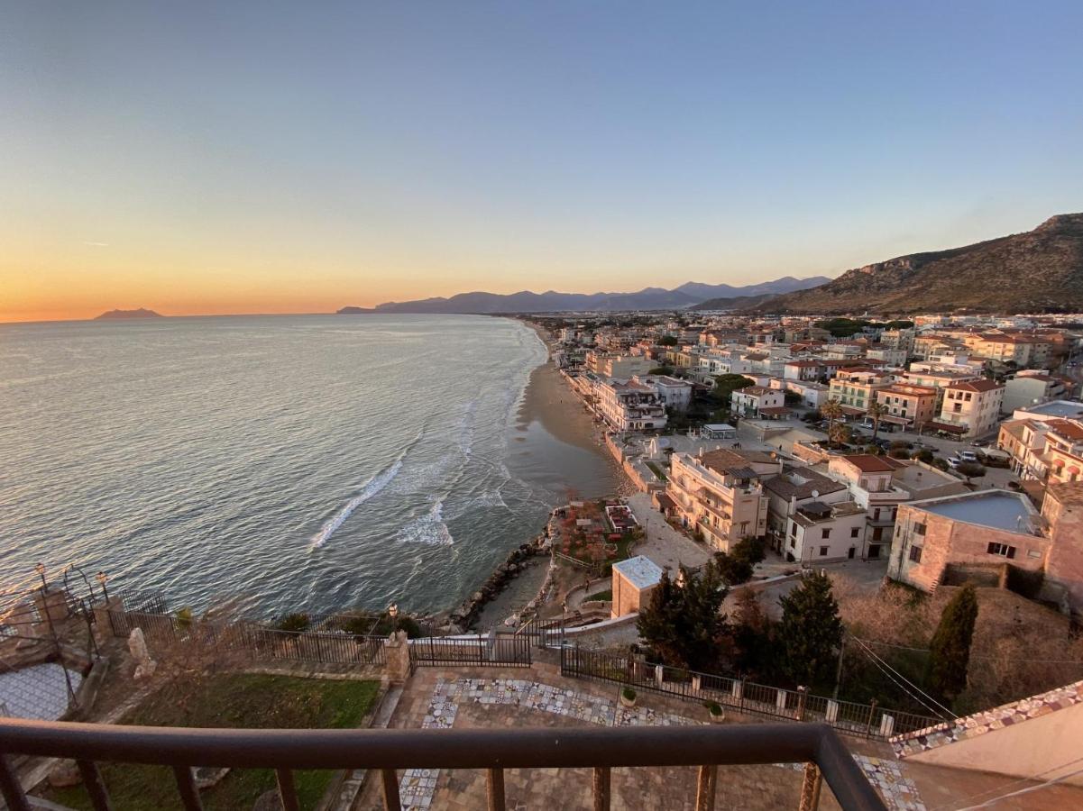 Holidaycasa Romano - Vacanza Nel Cuore Di Sperlonga Buitenkant foto